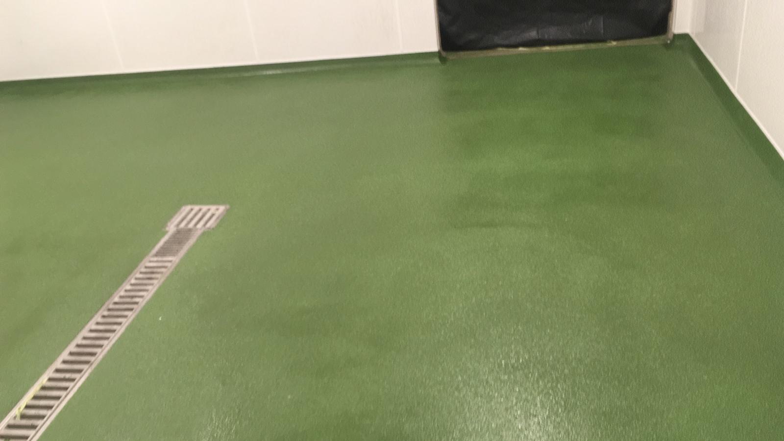 Green resin floor with drainage